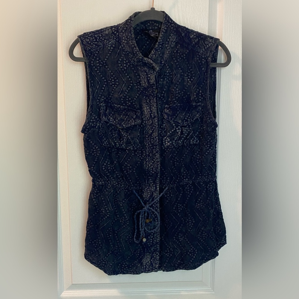ANGIE Textured‎ Distressed Vest Top